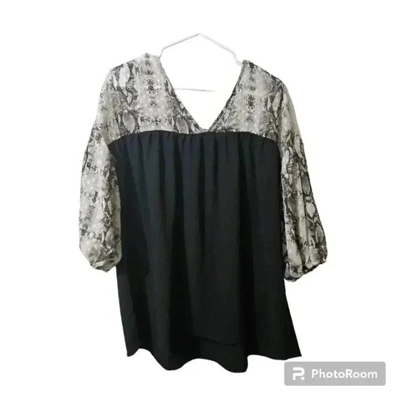 ODDY Tops - Womens flowy blouse!